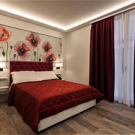 Petit Hotel Прато Экстерьер фото